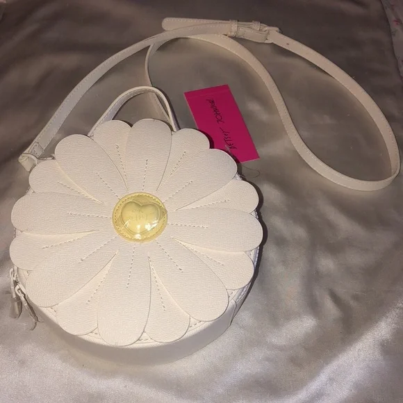 Betsey Johnson White Multi Round Kitsch  Daisy Flower Crossbody Bag NWT - Picture 5 of 16